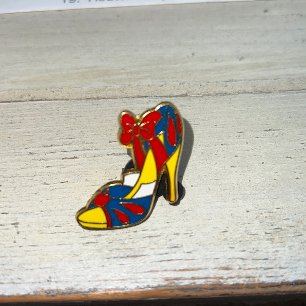 Disney trading pins designer Snow White shoe